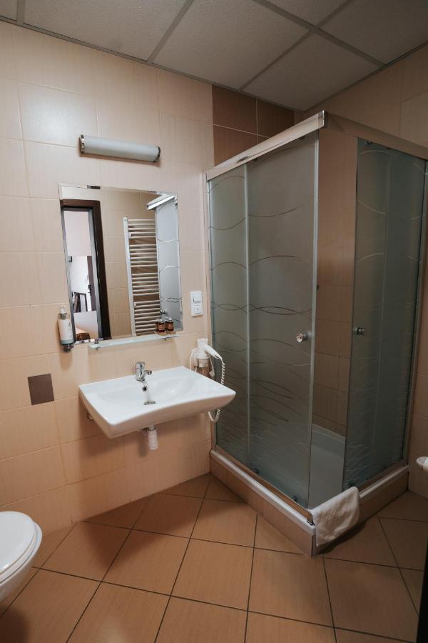Hotel U Ojdanow Węgrów Esterno foto